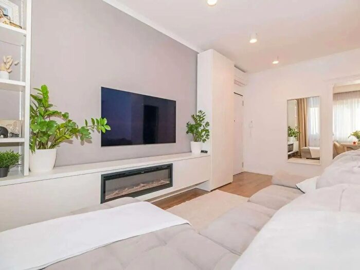 Appartamento con 5 locali in vendita in Via Tamburini, Modena