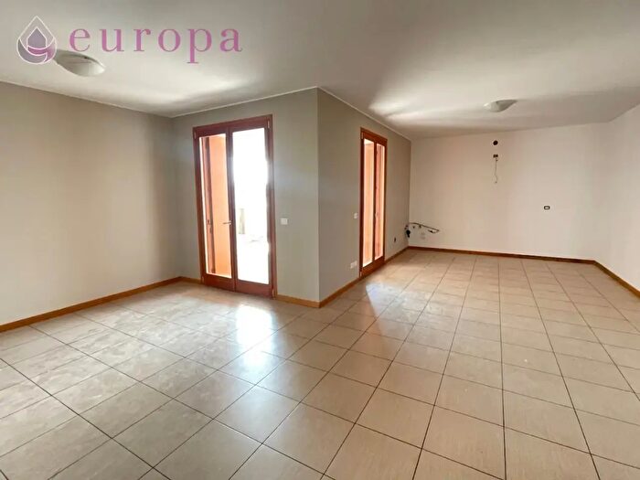 Appartamento quadrilocale in vendita in Via Trinita, Brugnera