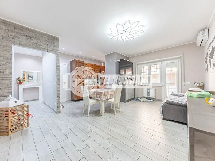 Appartamento trilocale in vendita in Via Fabio Rulliano, Roma