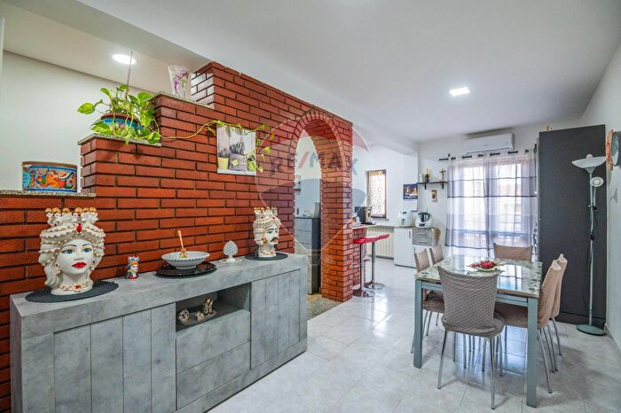 Appartamento quadrilocale in vendita in Via Giacomo Leopardi, Caltagirone