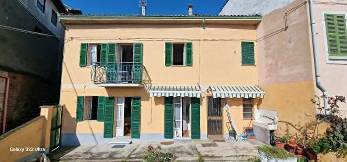 Casa con 6 locali in vendita in Via Fiume, Montecastello