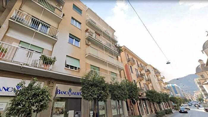 Appartamento trilocale in vendita in Via Giuseppe Mazzini Alassio, Alassio