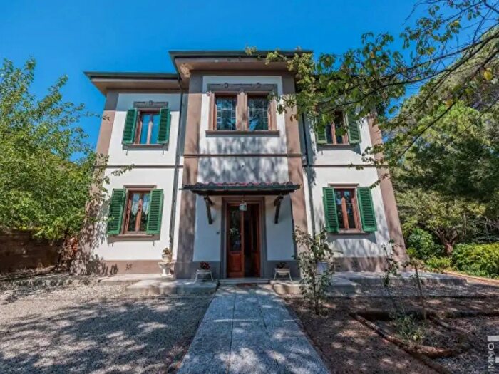 Casa con 6 locali in vendita in Strada Provinciale Montecatini Val di Cecina, Montecatini Val Di Cecina