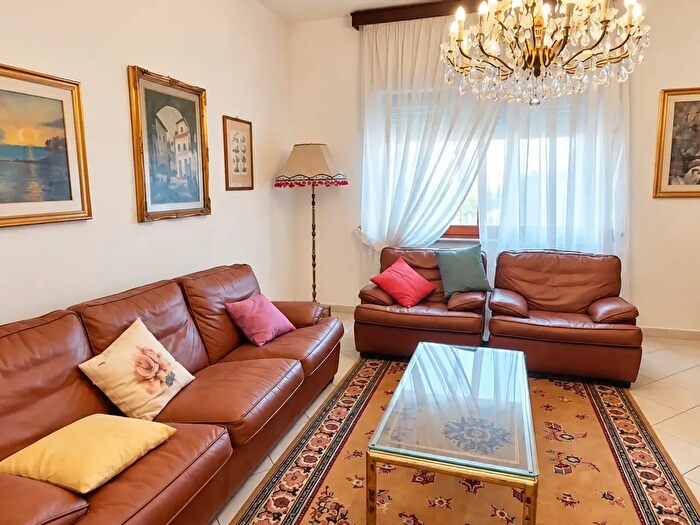 Appartamento con 5 locali in vendita in Via Belvedere, Asciano
