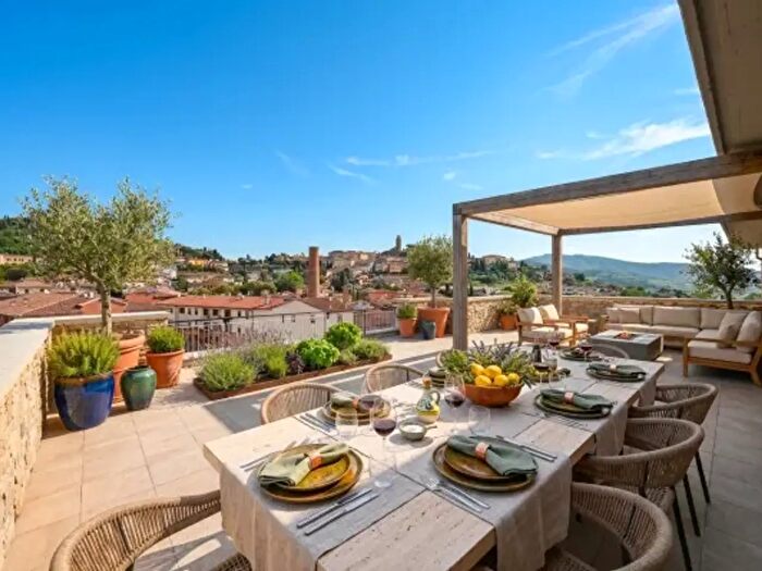 Appartamento con 5 locali in vendita in Viale Giuseppe Mazzini, Castiglion Fiorentino