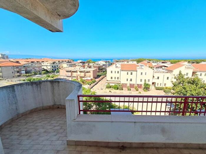 Appartamento quadrilocale in affitto in Via C Amirante, Soverato