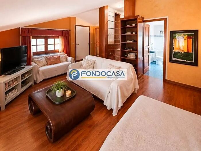 Appartamento con 6 locali in vendita in Via Ponchielli, Forte Dei Marmi