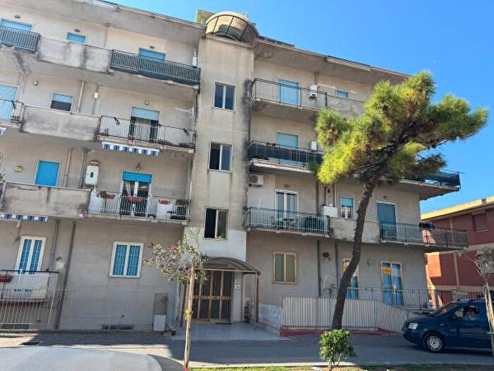 Appartamento trilocale in vendita in Viale Europa, Mondragone