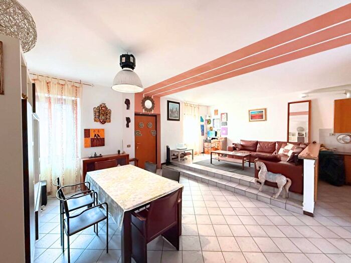 Appartamento bilocale in affitto in Via Cesare Battisti, Vedano al Lambro