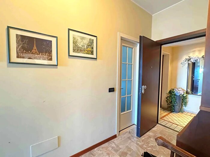 Appartamento trilocale in vendita in Via Volta, Appiano Gentile