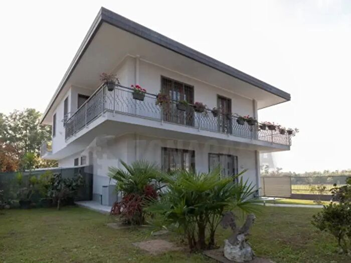 Casa quadrilocale in vendita in Via Adige, Gallarate