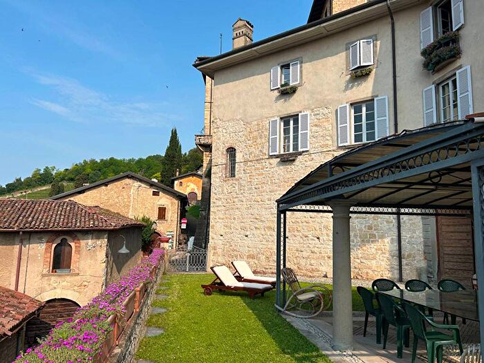 Appartamento con 5 locali in affitto in Via Roma, Centro, Costa di Mezzate