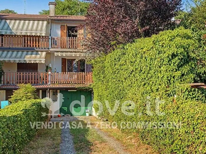 Casa quadrilocale in vendita in Via Luigi Bignotti, Castiglione Delle Stiviere