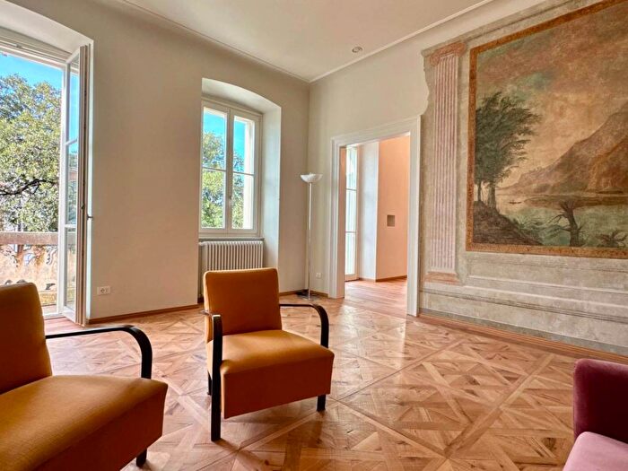 Appartamento trilocale in affitto in Riva Nazario Sauro, Città Vecchia, Trieste