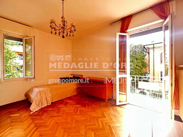 Appartamento trilocale in vendita in AdZe Via Vedriani, Modena