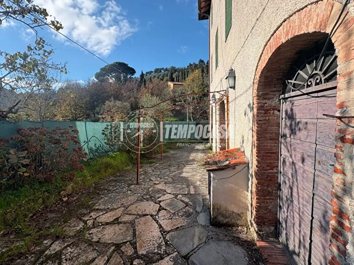 Casa con 7 locali in vendita in Via Misigliano, Camaiore