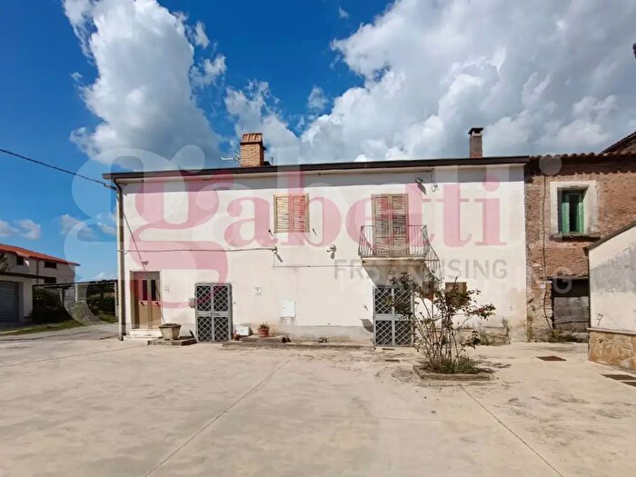 Casa con 9 locali in vendita in Via Truono, Telese