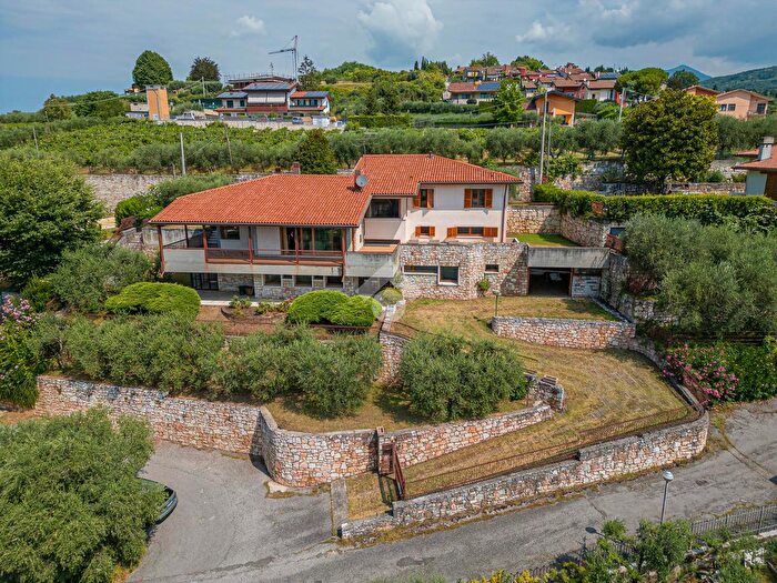 Casa con 15 locali in vendita in Via Emilio Salgari, SantAmbrogio Di Valpolicella