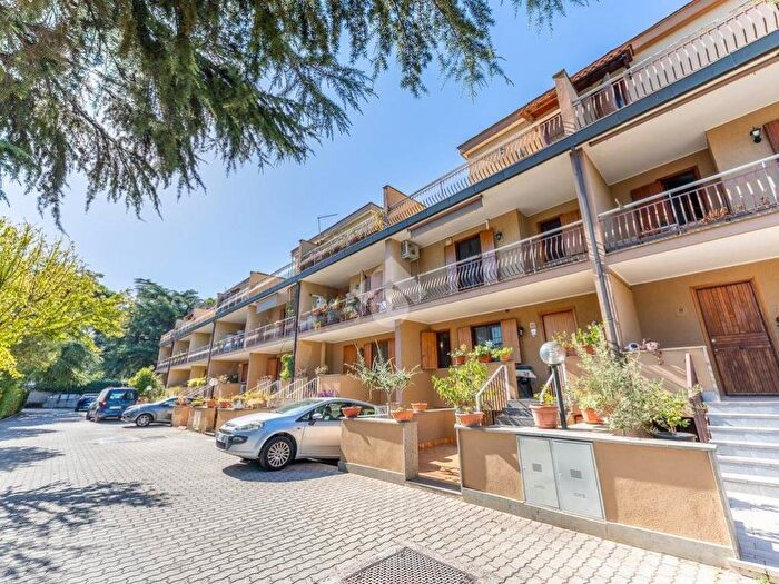 Casa con 6 locali in vendita in Via del Fosso dell'Acqua Mariana, Morena, Roma