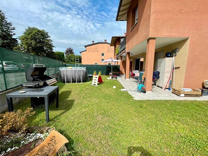 Appartamento trilocale in affitto in Via XXV Aprile, Centro, Azzate