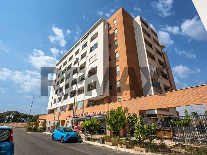 Appartamento trilocale in vendita in Largo Ambrogio Brambilla, Roma