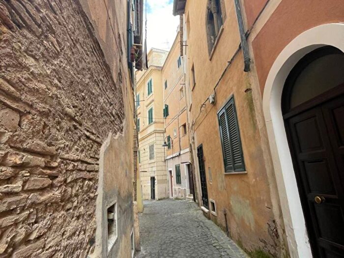 Appartamento trilocale in affitto in Via Andrea Sacchi, Centro, Nettuno