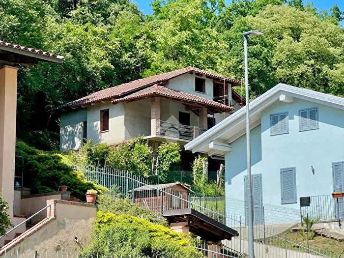 Casa con 5 locali in vendita in Via Don Molas, Castelnuovo Don Bosco