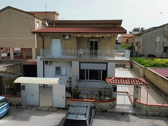 Casa con 9 locali in vendita in Via Pio La Torre, Calamonaci