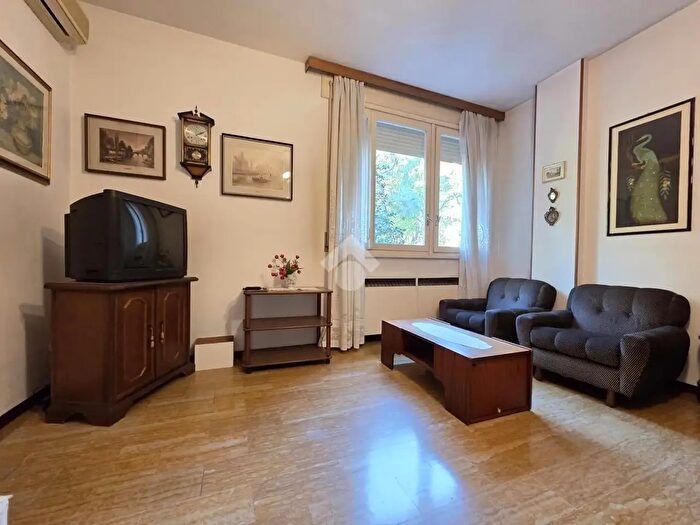 Appartamento quadrilocale in vendita in Via Spartaco, Bologna