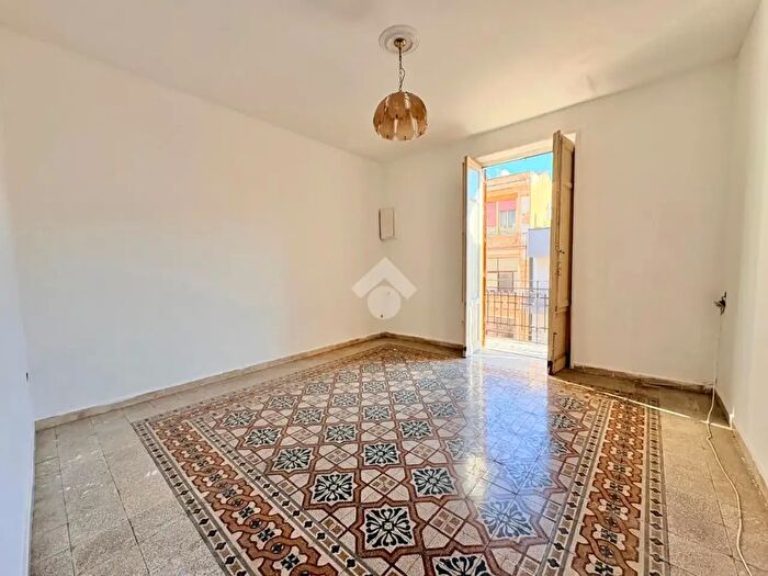 Appartamento con 5 locali in vendita in Via Paolo Emiliani Giudici, Palermo