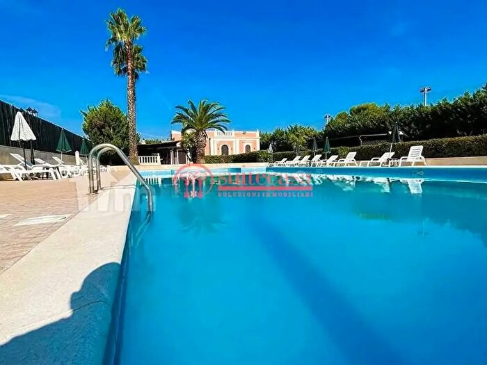 Casa quadrilocale in vendita in Via Santa Lucia, Trani