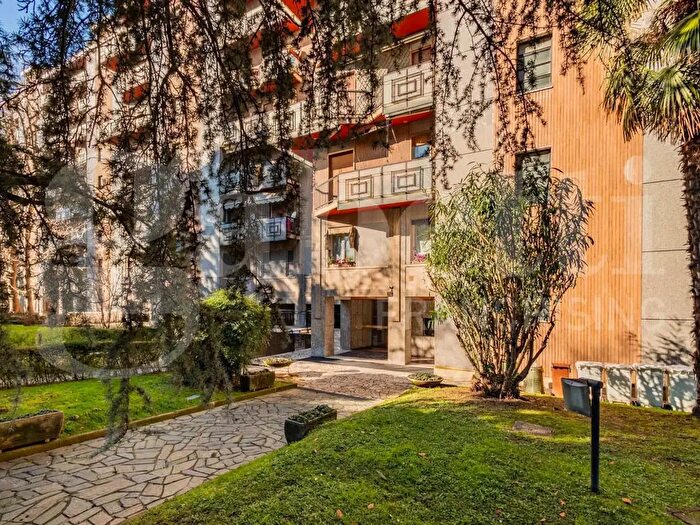 Appartamento trilocale in vendita in Via Tortona, Milano