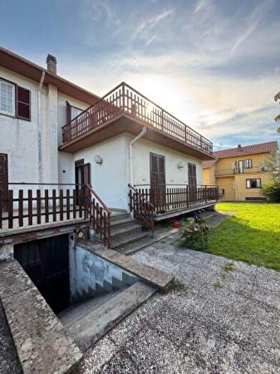 Casa quadrilocale in vendita in Viale Cristoforo Colombo, Bolsena