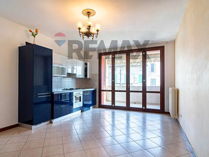 Appartamento trilocale in vendita in Via Nando Pesci, Medesano