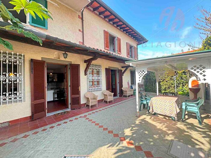 Casa quadrilocale in vendita in Forte Dei Marmi