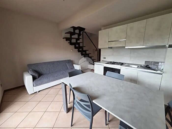 Appartamento bilocale in affitto in V Borgo Alto, Puegnago Sul Garda