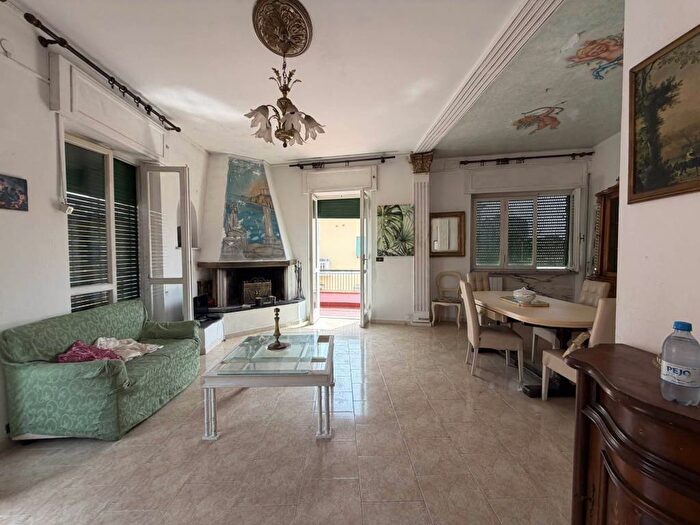 Appartamento con 5 locali in affitto in Marina di Carrara, Carrara
