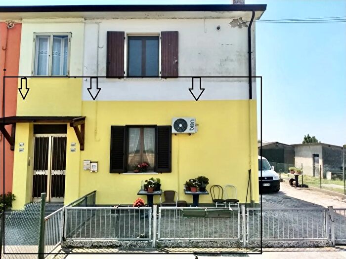 Appartamento trilocale in vendita in Bagnolo Di Po