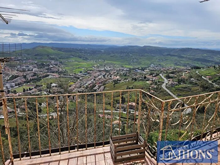Casa quadrilocale in vendita in Via San Pietro, Enna
