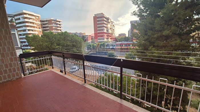 Appartamento trilocale in affitto in Via Giulio Petroni H, Bari