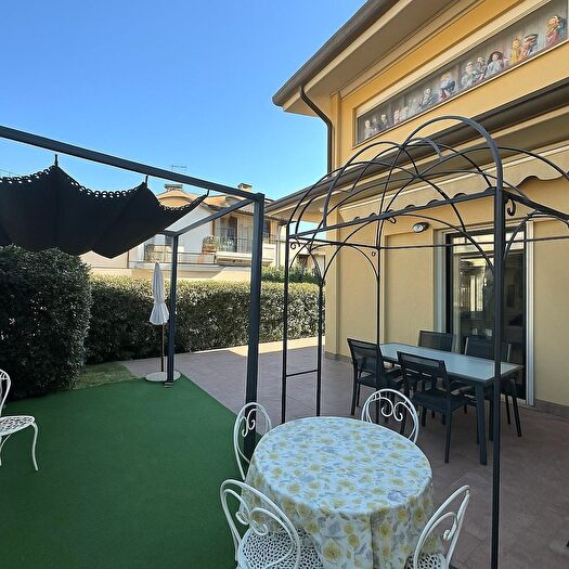 Casa con 6 locali in vendita in Orte Pagnini, Viareggio