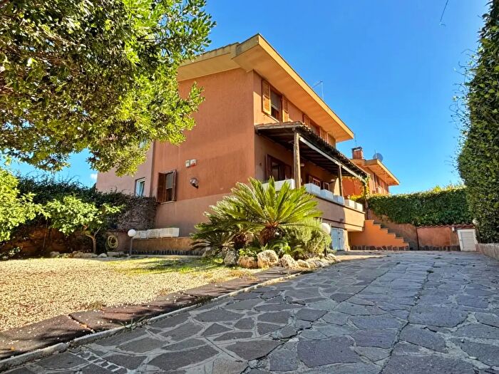 Casa quadrilocale in vendita in Viale Umberto Giordano, Cerveteri