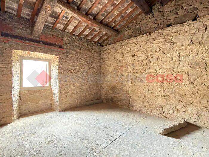 Appartamento quadrilocale in vendita in Camucia Via Fratelli Cervi, Cortona