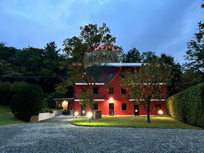 Casa con 5 locali in vendita in Località Piano Rosa, Boca
