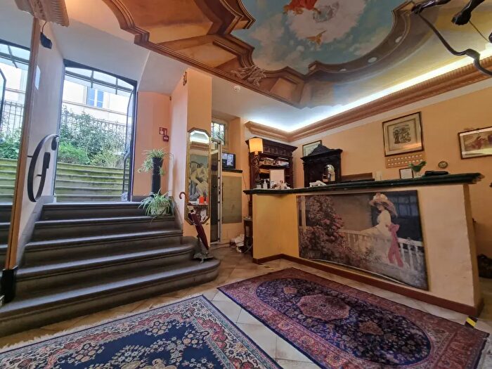 Casa con 18 locali in vendita in Piazzale Michelangelo, Firenze