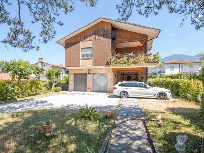 Appartamento trilocale in vendita in Via Garibaldi, Cantalice