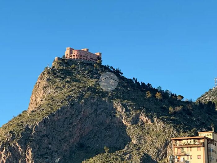 Appartamento quadrilocale in vendita in Via Don Orione, Palermo