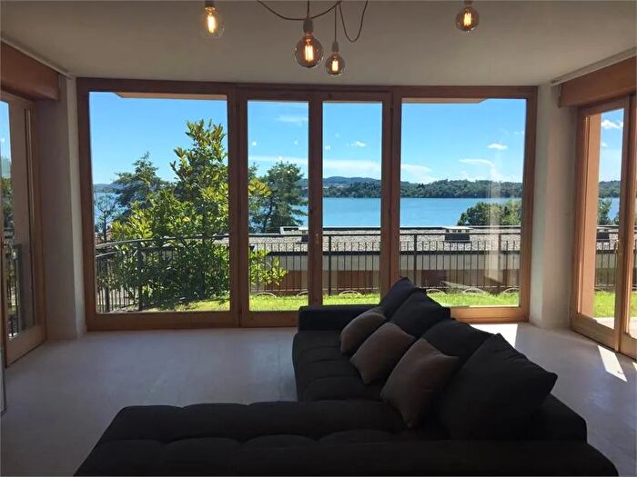 Appartamento trilocale in affitto in Via Tobagi Gavirate Va, Gavirate