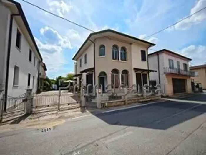 Casa con 15 locali in vendita in Via Capo di Sotto, Casaleone