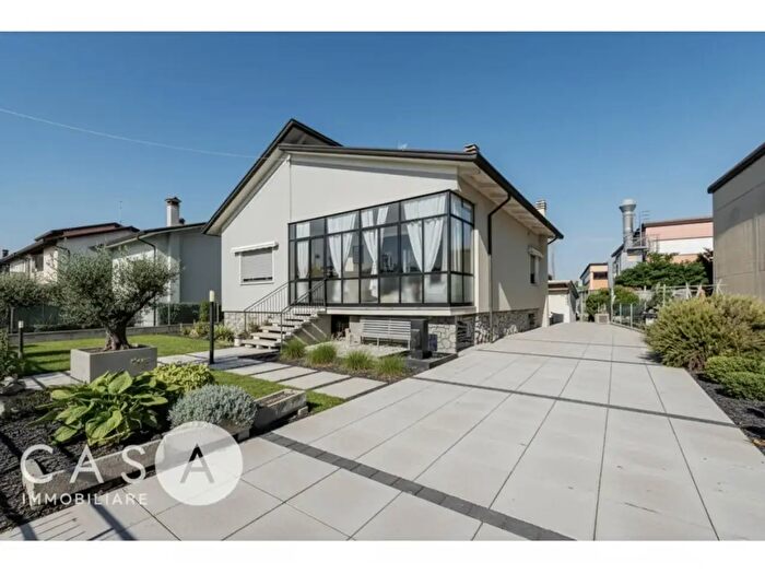 Casa quadrilocale in vendita in Via Campone Sala, Cesenatico